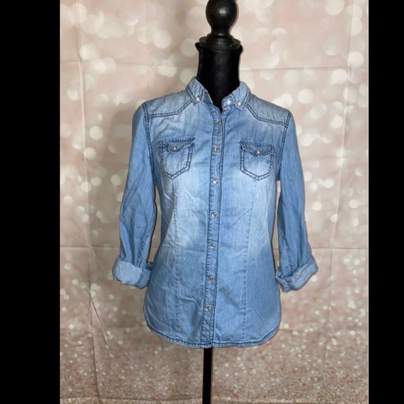 SMALL BUTTON DOWN DENIM TOP BLOUSE SIZE SMALL - Picture 3 of 3